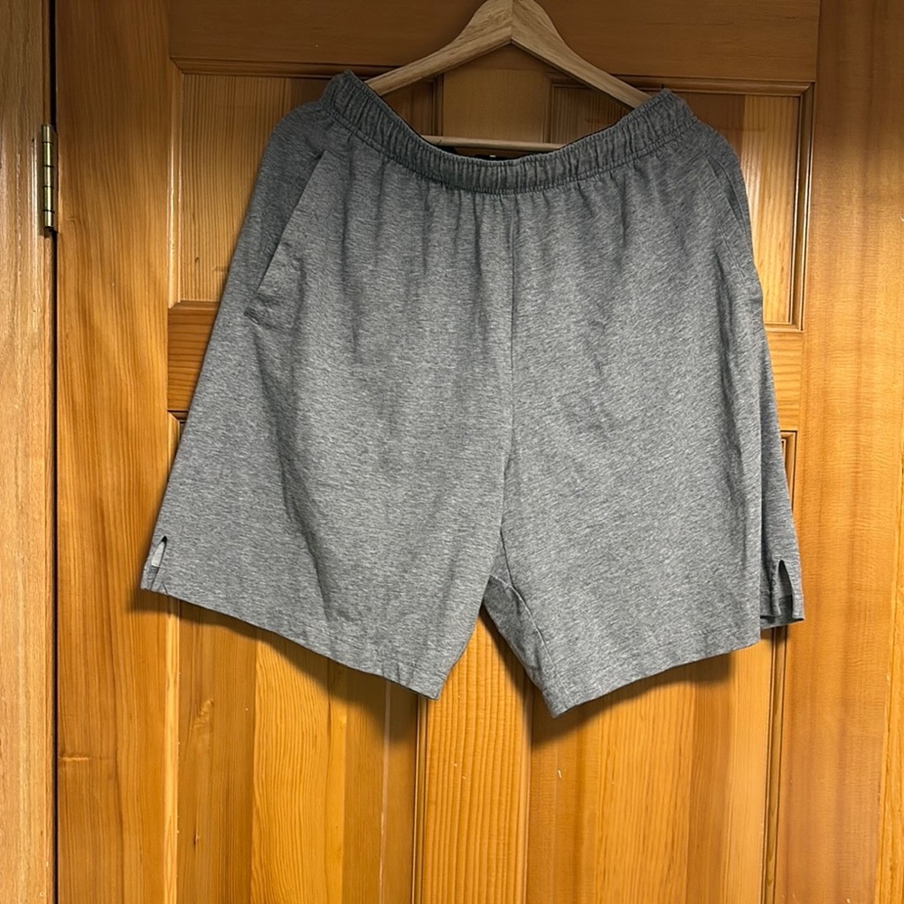 Men’s Nike gray shorts.
